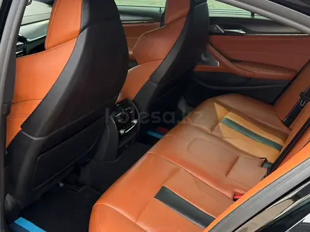 BMW M5 2018 года за 39 000 000 тг. в Алматы – фото 9