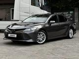 Toyota Camry 2020 года за 11 200 000 тг. в Алматы – фото 2