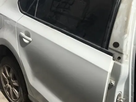 Volkswagen поло двери петли ручка стекло замок зеркало за 10 000 тг. в Алматы – фото 2