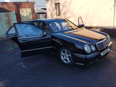 Mercedes-Benz E 280 1997 года за 2 800 000 тг. в Есик – фото 2