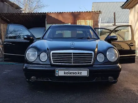 Mercedes-Benz E 280 1997 года за 2 800 000 тг. в Есик