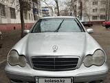 Mercedes-Benz C 200 2004 годаүшін3 650 000 тг. в Костанай – фото 2