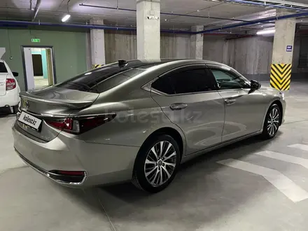 Lexus ES 250 2020 года за 16 000 000 тг. в Шымкент