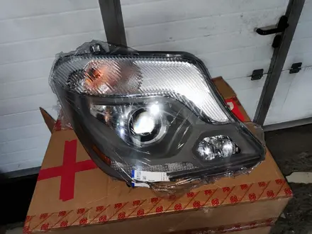 Передние фары комплект на Mercedes Sprinter за 250 000 тг. в Астана