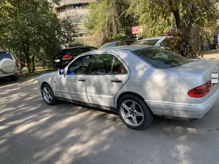 Mercedes-Benz E 230 1996 года за 1 800 000 тг. в Алматы – фото 5