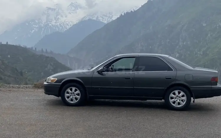 Toyota Camry 2000 года за 3 700 000 тг. в Есик