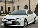 Toyota Camry 2018 года за 13 100 000 тг. в Тараз – фото 2