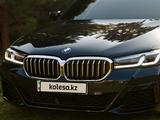 BMW 520 2021 года за 24 200 000 тг. в Алматы – фото 3