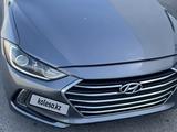 Hyundai Elantra 2018 года за 5 700 000 тг. в Актау – фото 2