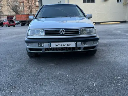 Volkswagen Vento 1993 года за 2 750 000 тг. в Тараз – фото 2