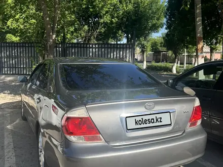 Toyota Camry 2005 года за 5 200 000 тг. в Туркестан – фото 2