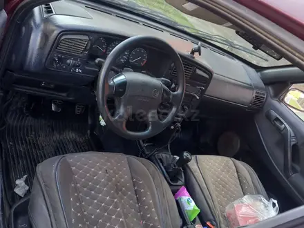 Volkswagen Passat 1995 года за 1 000 000 тг. в Астана – фото 4