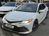 Toyota Camry 2022 года за 15 490 000 тг. в Шымкент – фото 2