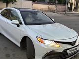 Toyota Camry 2022 года за 15 490 000 тг. в Шымкент