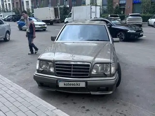 Mercedes-Benz E 230
