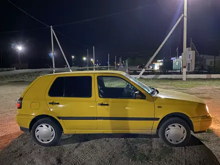 Volkswagen Golf 1997 года за 1 800 000 тг. в Караганда – фото 2