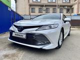 Toyota Camry 2018 года за 15 500 000 тг. в Атырау