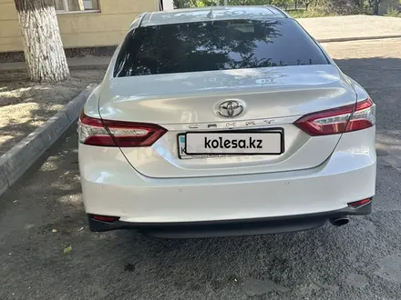 Toyota Camry 2021 года за 15 700 000 тг. в Алматы – фото 3