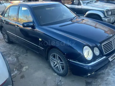 Mercedes-Benz E 280 1997 года за 3 100 000 тг. в Сатпаев – фото 2