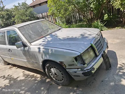 Mercedes-Benz E 230 1992 года за 600 000 тг. в Алматы