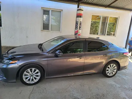 Toyota Camry 2019 года за 11 800 000 тг. в Атырау