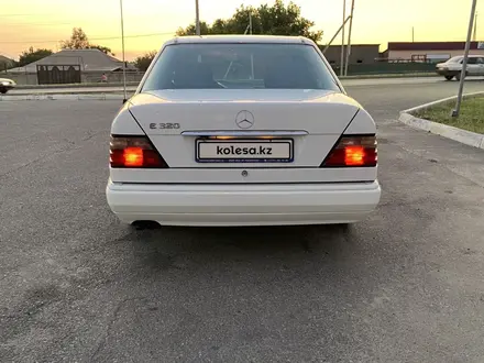 Mercedes-Benz E 320 1994 года за 5 000 000 тг. в Шымкент – фото 2