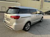 Kia Carnival 2016 года за 11 800 000 тг. в Алматы – фото 4