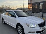 Skoda Superb 2011 года за 2 000 000 тг. в Актау – фото 2