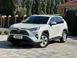 Toyota RAV4 2019 года за 13 000 000 тг. в Актобе