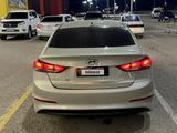 Hyundai Elantra 2018 года за 4 500 000 тг. в Актобе – фото 2