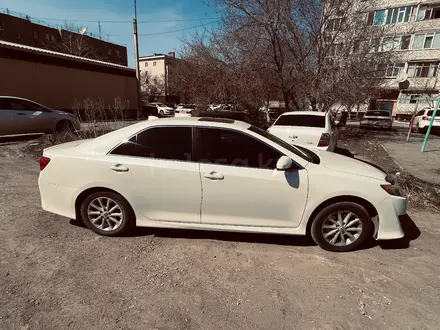 Toyota Camry 2014 года за 5 700 000 тг. в Актобе – фото 2