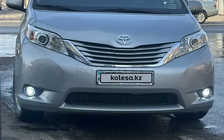 Toyota Sienna 2015 года за 16 000 000 тг. в Алматы