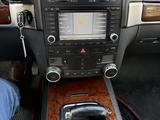 Volkswagen Touareg 2006 года за 5 600 000 тг. в Шымкент – фото 3