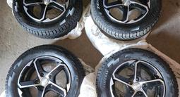 Pirelli зимние шины с дисками R15 за 185 000 тг. в Алматы