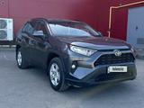 Toyota RAV4 2021 годаүшін16 500 000 тг. в Актобе – фото 3