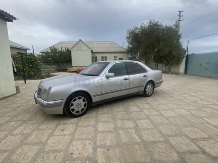 Mercedes-Benz E 320 1996 года за 3 400 000 тг. в Актау