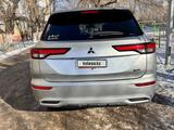 Mitsubishi Outlander 2022 годаfor13 000 000 тг. в Актобе – фото 2