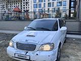 Kia Carnival 2002 года за 2 150 000 тг. в Астана