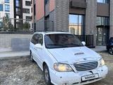 Kia Carnival 2002 года за 2 150 000 тг. в Астана – фото 2