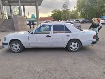 Mercedes-Benz E 230 1990 года за 1 550 000 тг. в Павлодар