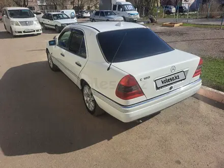 Mercedes-Benz C 180 1995 года за 1 700 000 тг. в Кокшетау – фото 3