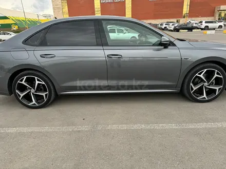 Volkswagen Passat 2021 года за 11 500 000 тг. в Костанай – фото 2