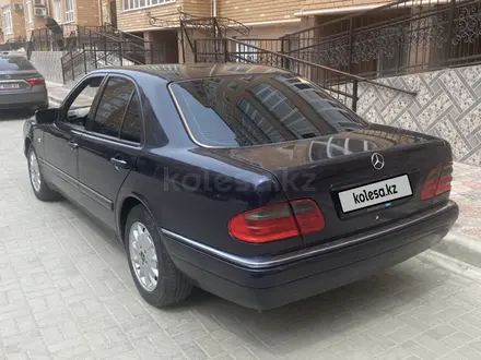 Mercedes-Benz E 280 1997 года за 3 000 000 тг. в Актау – фото 4