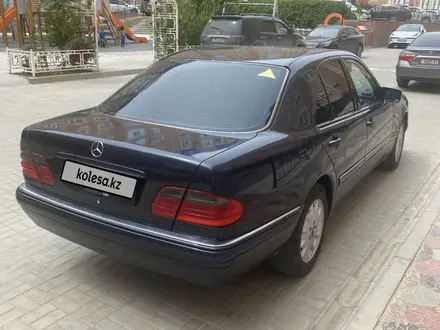 Mercedes-Benz E 280 1997 года за 3 000 000 тг. в Актау – фото 2