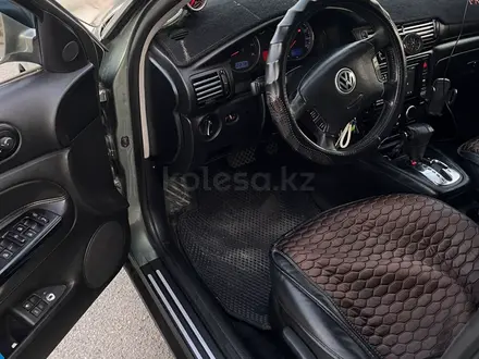 Volkswagen Passat 2002 года за 2 500 000 тг. в Алматы – фото 25