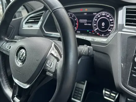 Volkswagen Tiguan 2018 года за 10 990 000 тг. в Алматы