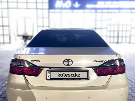 Toyota Camry 2015 года за 11 000 000 тг. в Уральск – фото 2