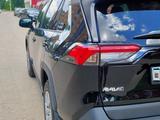 Toyota RAV4 2022 годаfor16 990 000 тг. в Актобе – фото 3