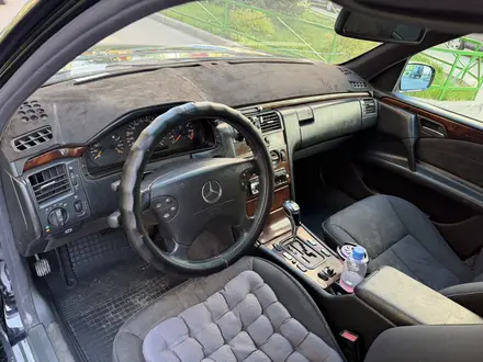 Mercedes-Benz E 320 1997 года за 2 900 000 тг. в Алматы – фото 4