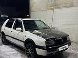 Volkswagen Golf 1993 годаүшін1 000 000 тг. в Сатпаев